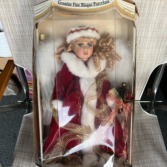 genuine special edition handcrafted Porcelain Doll. - Picture 5 of 14